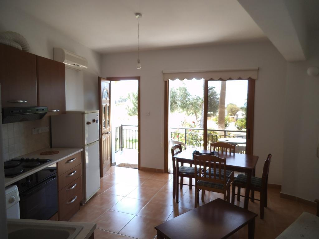 Yialos Apartments Pissouri Zimmer foto